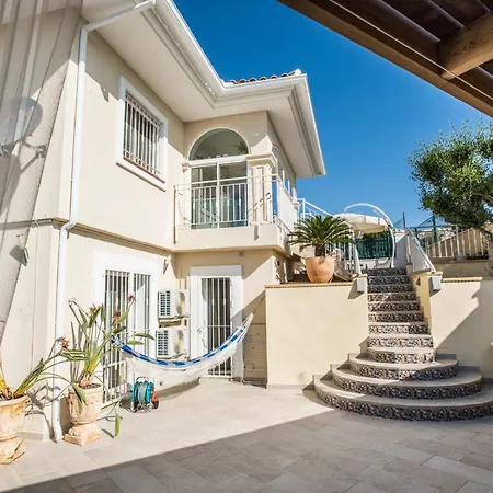 Casa *
